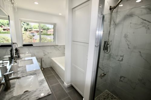 2351 Allender Ave, Pittsburgh PA 15220-3903 exterior