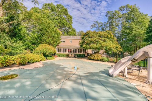 17 Carriage Dr, Middletown NJ 07748-3504 exterior