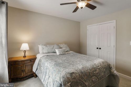 19840 Meredith Dr, Rockville MD 20855-2426 exterior