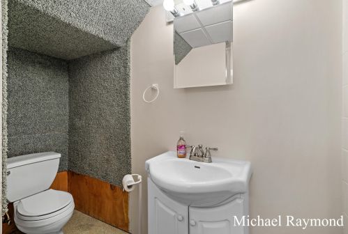 941 Fairfield Ave, Grand Rapids MI 49504-3745 exterior