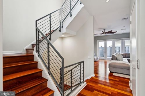 1433 Bainbridge St, Philadelphia PA 19146-2121 exterior