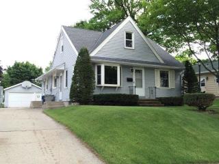 9425 Saint Paul Ave, Milwaukee WI  53226-4422 exterior