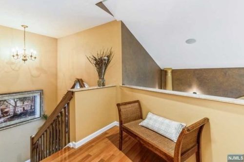 18 Cedarwood Ter, West Paterson NJ exterior