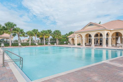 901 Bent Creek Dr, Fort Pierce FL  34947-1331 exterior