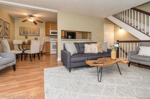 282 1st St, Rochester, MI 48307-2600