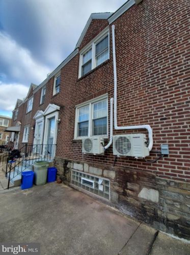 7233 Erdrick St, Philadelphia PA 19135-1014 exterior