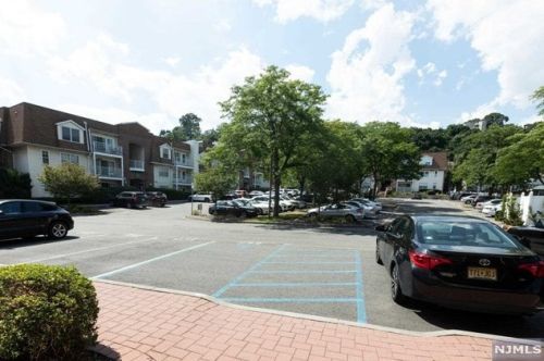 800 River Rd, Edgewater NJ 07020-7237 exterior