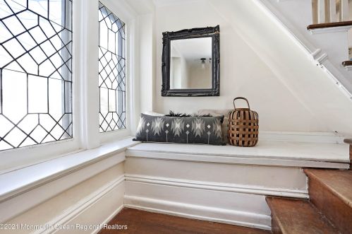 30 Broadway, East Freehold NJ 07728-1813 exterior