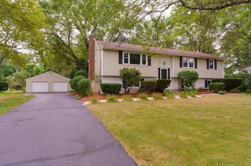 36 High St, Windsor, CT 06095-1126