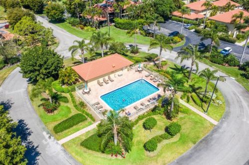 4587 Kittiwake Ct, Boynton Beach FL 33436-5270 exterior