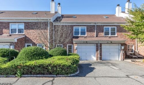 25 Wareham Ct, Scotch Plains NJ 07076-3138 exterior