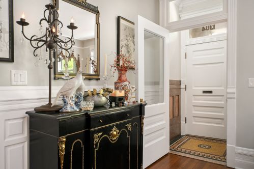 1304 Ritchie Ct, Chicago, IL 60610-2115