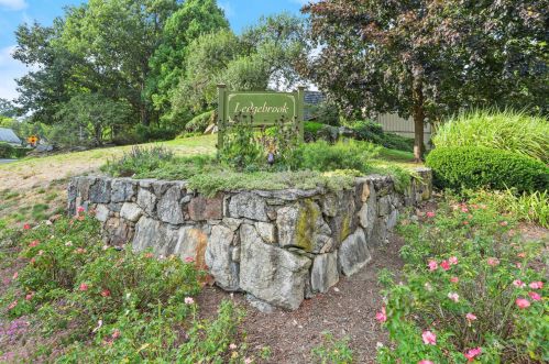 31 Ledgebrook Dr, Norwalk CT 06854-1017 exterior