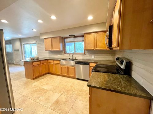 6201 Pomona Rd, Tucson AZ  85704-1061 exterior