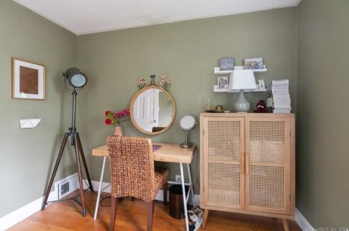 494 Main St, Hartford CT 06109-1818 exterior