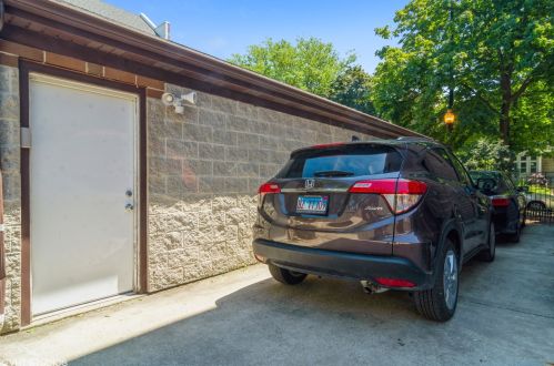 1324 Pratt Blvd, Chicago IL  60626-5644 exterior