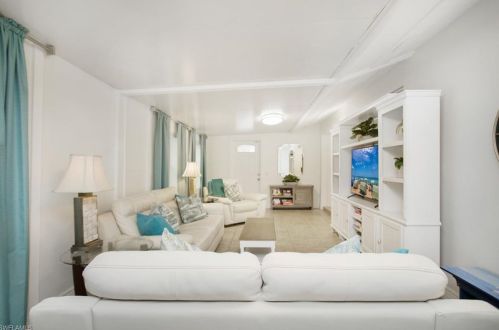 702 107 Ave, Naples FL 34108-1858 exterior