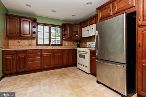 250 Wyoming Ave, Camden NJ 08106-1557 exterior