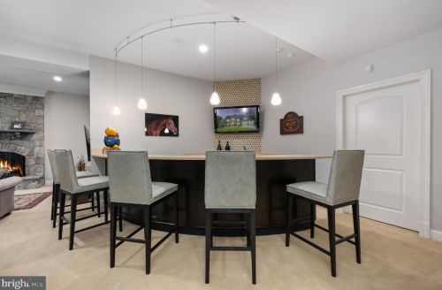 6421 Divine St, Mc Lean VA 22101-4702 exterior