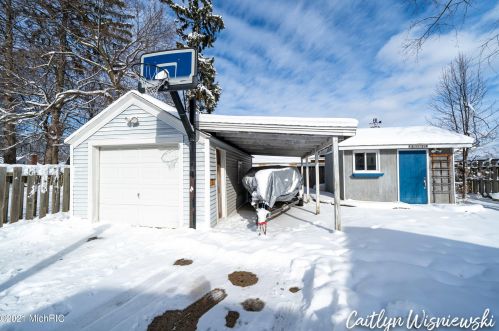 941 Northlawn St, Grand Rapids MI 49505-3717 exterior