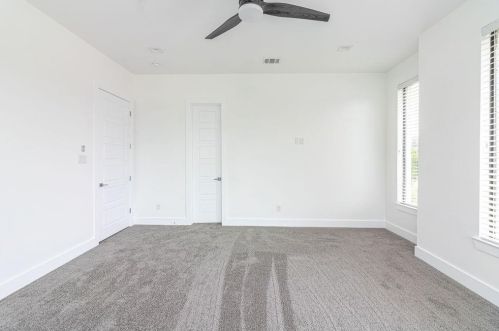 2210 Bonnie View Rd, Dallas TX 75216-7205 exterior