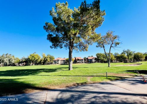 9417 51st St, Phoenix AZ 85044-2334 exterior