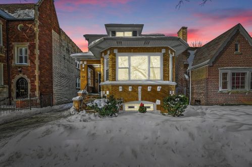 7920 Crandon Ave, Chicago IL 60617-1147 exterior