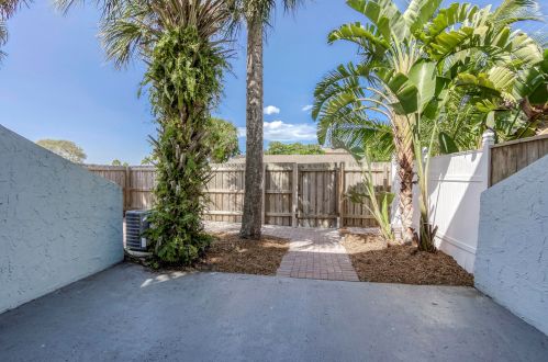 908 Shorewinds Dr, Fort Pierce FL  34949-1537 exterior