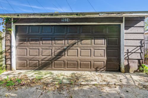 9024 Oglesby Ave, Chicago IL 60617-3931 exterior
