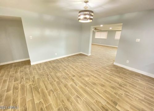 7015 Camelback Rd, Phoenix AZ  85033-1535 exterior