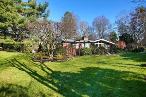 11 George Ln, Brookline, MA 02445-7402