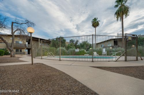2525 Alvernon Way, Tucson AZ  85712-2421 exterior