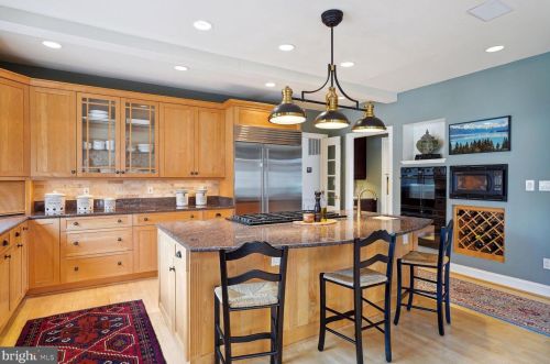 11409 Palatine Dr, Rockville MD  20854-1453 exterior