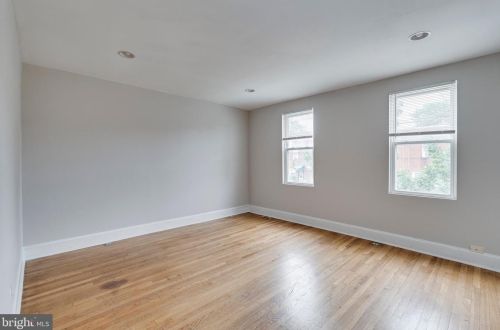 1320 T St, Washington DC 20009-4438 exterior