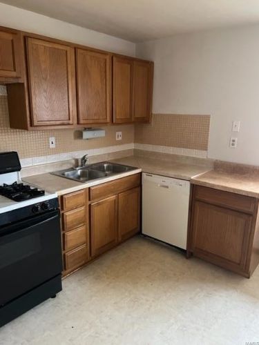 10288 Dacey Dr, Saint Louis MO 63136-3313 exterior