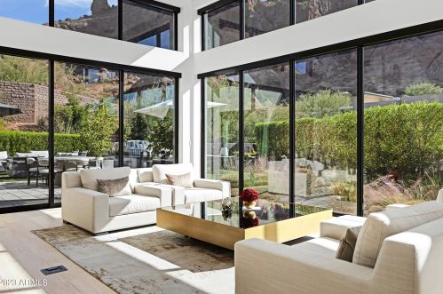 5841 Echo Canyon Cir, Phoenix AZ 85018-1243 exterior