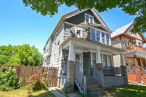 2463 9 Pl, Milwaukee WI 53215-3213 exterior