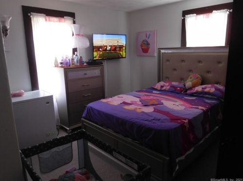 815 East St, New Britain CT 06051-1703 exterior