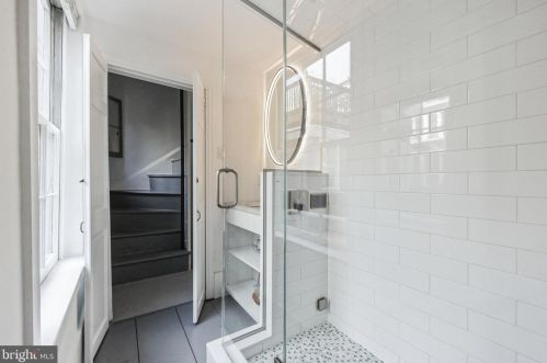 320 Iseminger St, Philadelphia PA  19107-5904 exterior