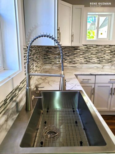 8 Indiana Ave, Grand Rapids MI 49504-6258 exterior