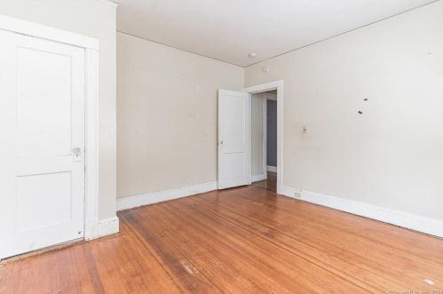 43 Elro St, Manchester CT 06040-4228 exterior