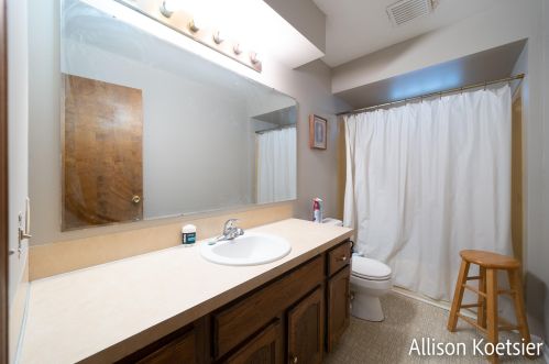 4301 36th St, Grand Rapids MI 49512-1947 exterior