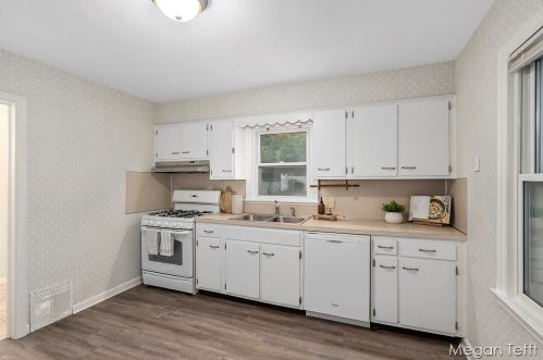 1355 Aberdeen St, Grand Rapids MI 49505-3824 exterior