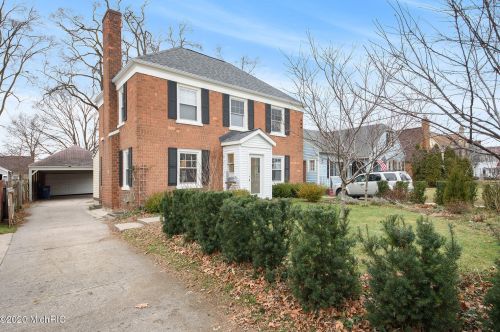 2243 Paris Ave, Grand Rapids MI 49505-4152 exterior