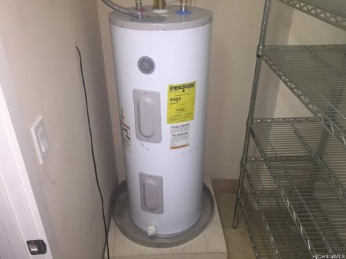 1880 Kahakai Dr, Honolulu HI 96814-4823 exterior