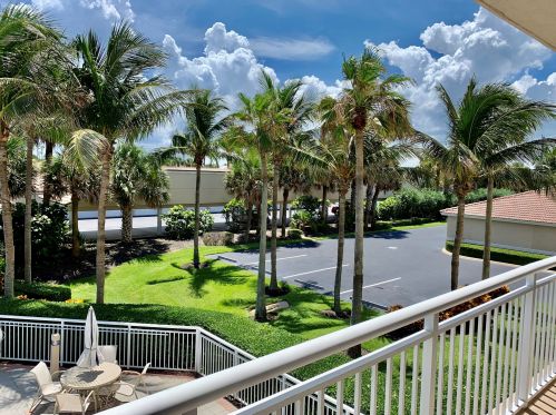 3000 Atlantic Beach Blvd, Fort Pierce FL  34949-1500 exterior