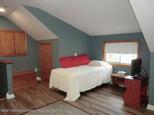 38 Locust Ter, Middletown NJ 07748-1404 exterior