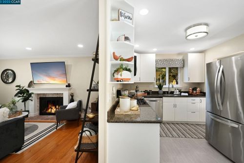 933 Santa Lucia Dr, Concord CA 94523-2366 exterior