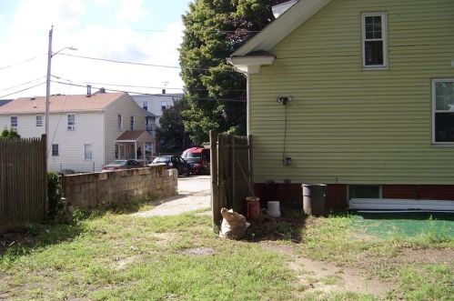 11 Blaine St, Providence RI 02919-4103 exterior