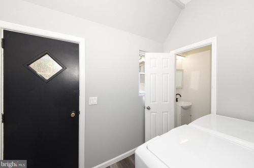 18 Durham St, Philadelphia PA 19119-1820 exterior